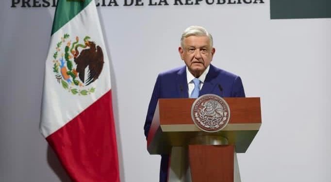 AMLO mantendrá política energética de fortalecimiento de Pemex y CFE