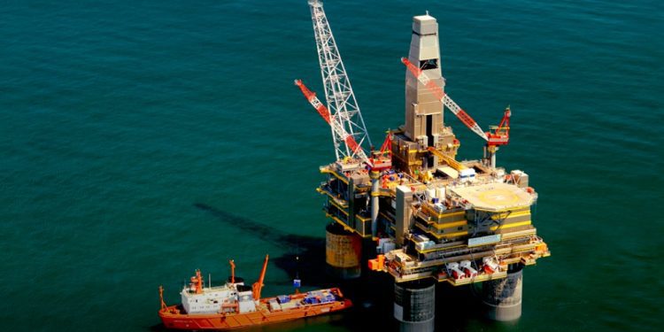 Producción de hidrocarburos y gas natural a la baja en febrero