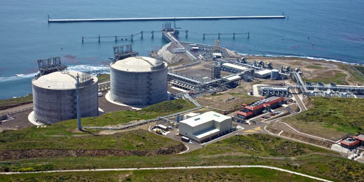 Moody’s baja las calificaciones de IEnova a Baa3/Aa3.mx; perspectiva estable