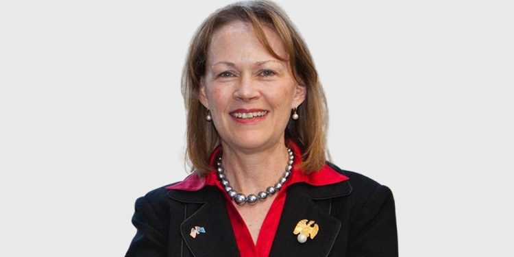 Mary Burce Warlick es nombrada Directora Ejecutiva Adjunta de la AIE