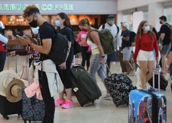 Turismo sigue estancado: número de turistas internacionales cae 57.9% anual en febrero