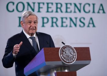 Aduanas estarán a cargo de las fuerzas armadas para combatir el contrabando de combustibles: AMLO
