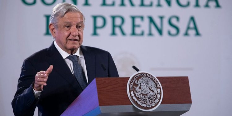 Aduanas estarán a cargo de las fuerzas armadas para combatir el contrabando de combustibles: AMLO