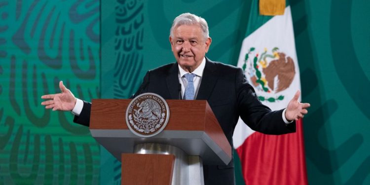 Pemex compra la totalidad de las acciones de la refinería Deer Park: AMLO