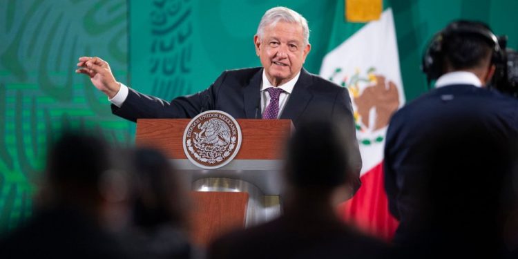 AMLO: Ley de Hidrocarburos se definirá en la Corte