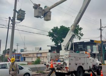 CFE mantiene los trabajos de reparación en Nuevo Laredo, Tamaulipas