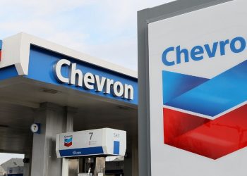 Chevron reducirá negocios intensivos en carbono e invertirá en energías renovables