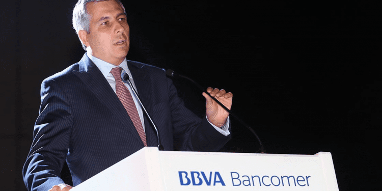 Urge reforma fiscal en México; elecciones, un factor que definirá precio del dólar: BBVA