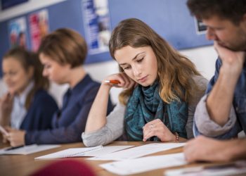 ¿Dónde trabajan las mujeres y cuánto ganan?