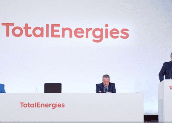 Total se transforma en Totalenergies; va por la neutralidad del carbono