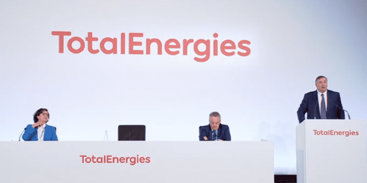 Total se transforma en Totalenergies; va por la neutralidad del carbono