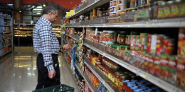 Confianza del consumidor sube 1.6% en abril
