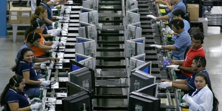 Empleo en el sector manufacturero sube 0.4% en marzo de 2021