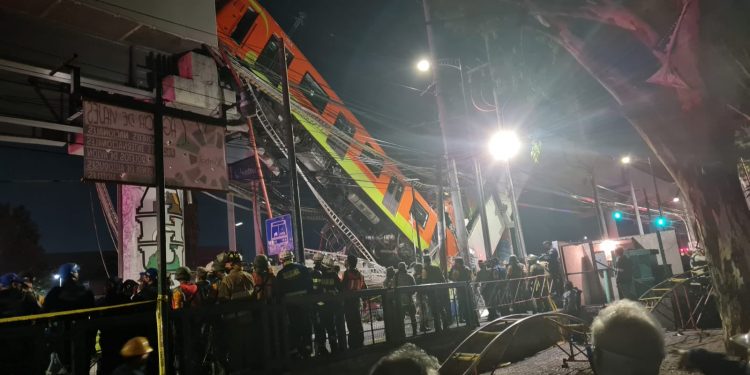 Estructura del Metro de la Línea 12 colapsa sobre Av. Tláhuac I Videos