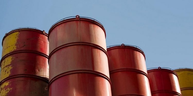 Precio de la mezcla mexicana pierde 3.32% en la semana