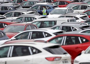 Venta de vehículos ligeros bajan 12.45% en abril