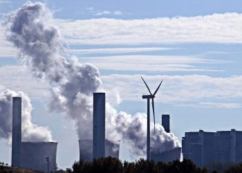 REN21 reporta mínimo avance en transición energética; fósiles al mismo nivel de hace 10 años