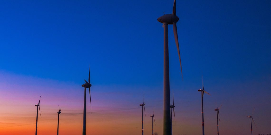 Cae energía eólica 45% en México por cambios normativos: REN21