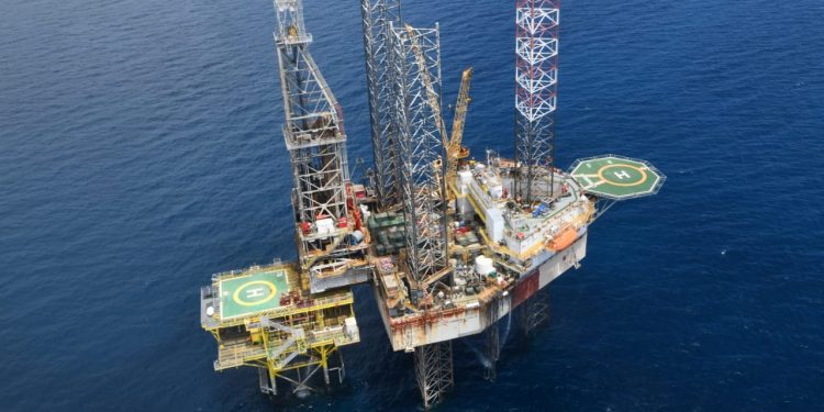 Cuatro factores que podrían bajar la calificación de Pemex: Moody’s