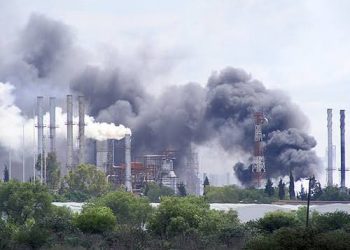 Pemex, una de las tres petroleras con más riesgos medioambientales y sociales en el mundo