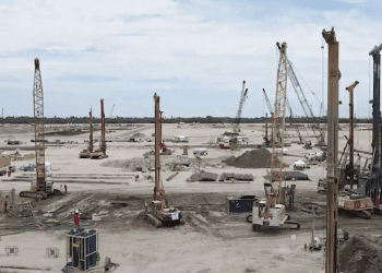 Obras en petróleo y petroquímica crecen 13.3% real en abril; agua, riego y saneamiento 3.0%