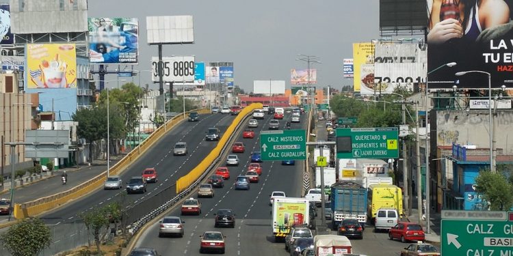 Publicidad exterior ilegal y viola la normas del TMEC