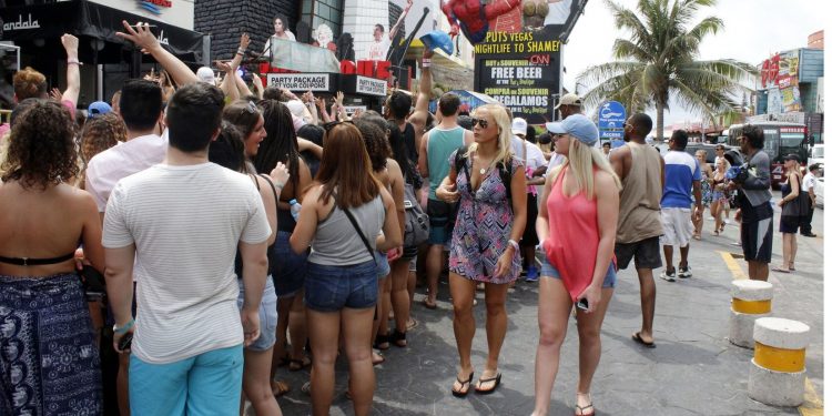 Sector turismo se empieza a recuperar; lejos de los niveles del 2019