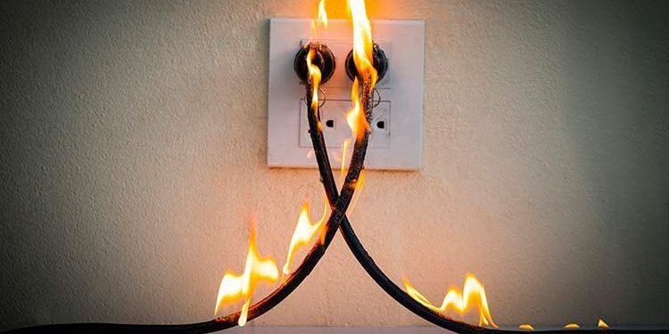 Alertan sobre la falta de seguridad eléctrica en viviendas por incumplimiento de normas