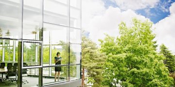 5 razones para que empresas inviertan en sostenibilidad y tecnologías de baja emisión