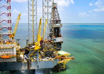 SAT suspende 82 contribuyentes importadores y exportadores del sector energético