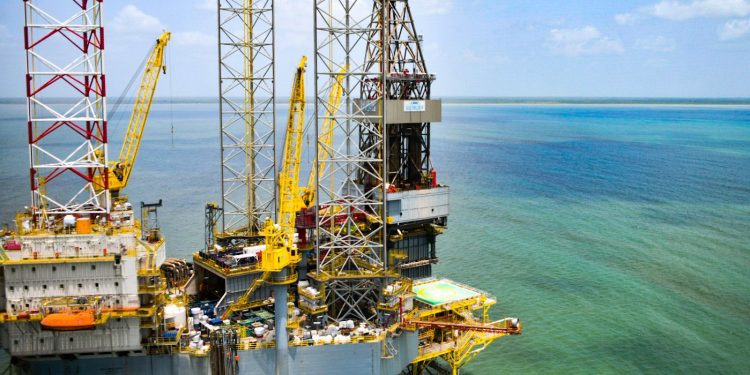 SAT suspende 82 contribuyentes importadores y exportadores del sector energético