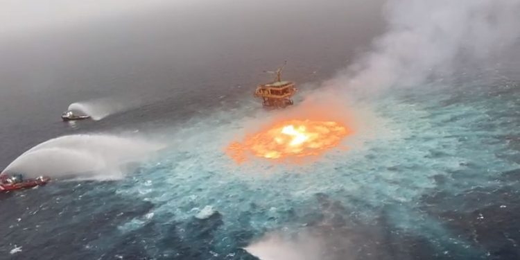 Gasoducto de Pemex explota en el Golfo de México