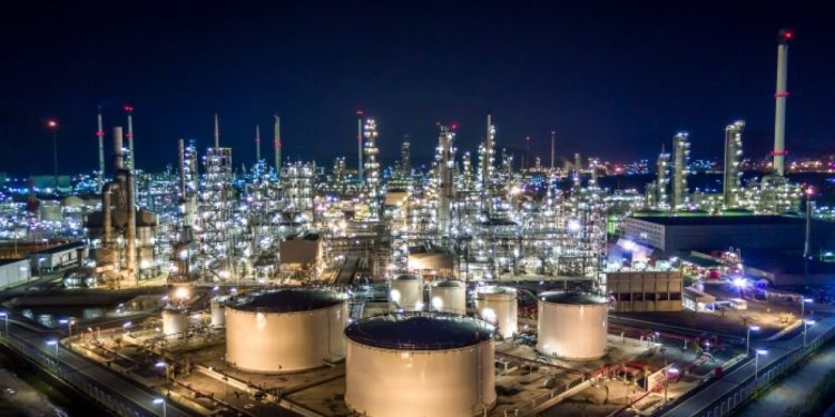 Shell vende otro negocio de refinación de su portafolio