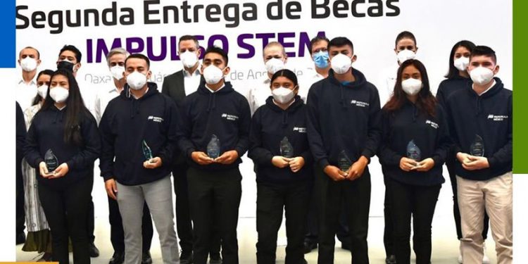 Iberdrola México y Gobierno de Oaxaca entregan 20 becas STEM