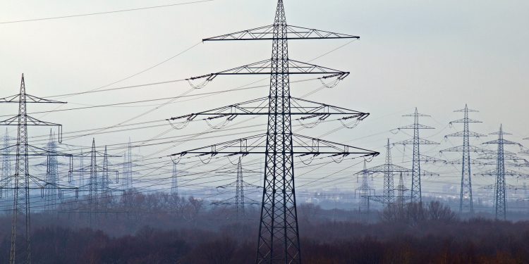 Difícil que se concrete reforma constitucional en el sector eléctrico