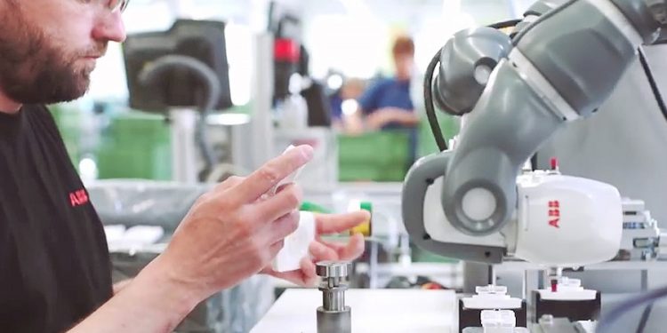 Automatización colaborativa impulsa productividad de industria electrónica productividad