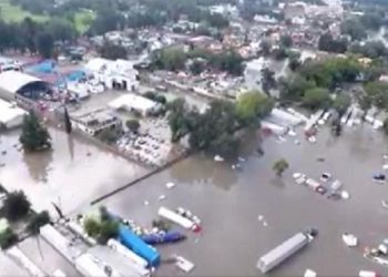 Intensas lluvias y desbordamiento de río Tula deja sin electricidad a Centro Histórico de Hidalgo