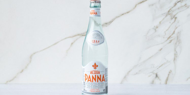Acqua Panna en botella 100% de pet reciclado