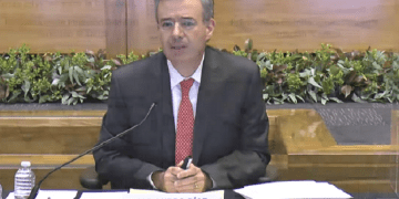 Banxico espera altos precios de gas natural y licuado; inflación y tasas de interés altas en 2021 y 2022