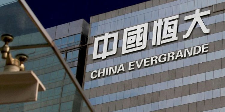 China sacude a los mercados; Evergrande: ¿pagará, «default» o rescate?