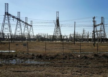 Generación de electricidad, gas y agua de EU avanza 3.3% en agosto; manufacturas crecen 0.4%