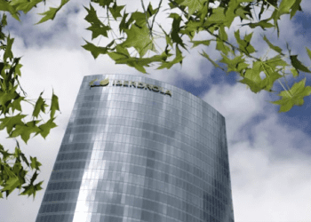 Iberdrola paraliza proyectos renovables por baja rentabilidad  en España