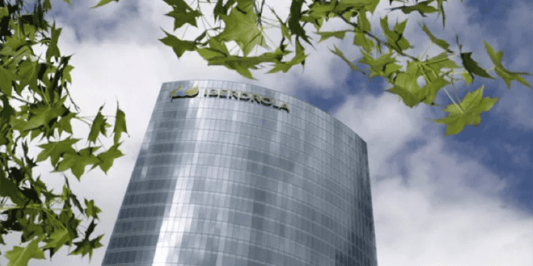 Iberdrola paraliza proyectos renovables por baja rentabilidad  en España