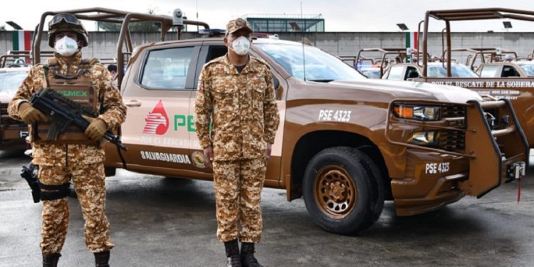 Pemex entrega vehículos para combatir «huachicol»