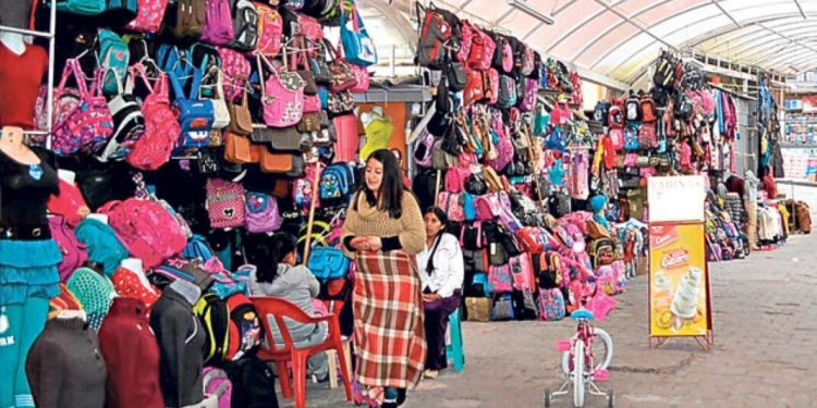 Sector comercial se para en agosto: ventas y remuneraciones al mayoreo  bajan 0.1 y 0.7%