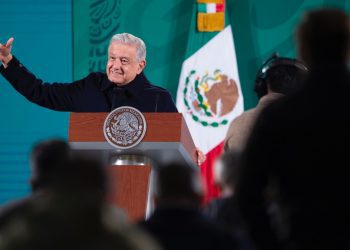 AMLO anuncia campaña para informar sobre la Reforma Eléctrica