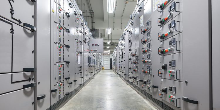 Sector eléctrico mundial necesita 140 TWh de almacenamiento para alcanzar una red neta cero en 2040