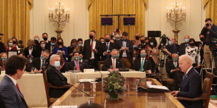 AMLO aborda reforma eléctrica en la Cumbre de Líderes de América del Norte; Canadá apoyará modernización de hidros