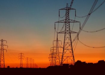 Generación, transmisión y distribución de energía eléctrica cae 4.5% en septiembre; actividad industrial baja 1.4%