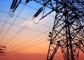 Reforma eléctrica provocará bancarrota de generadores de energía privados: Fitch Ratings